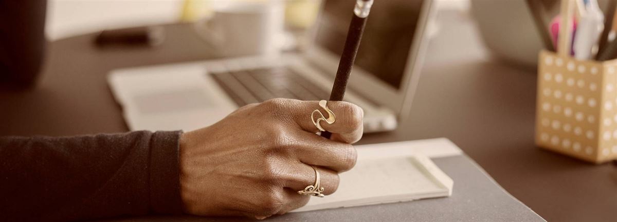 Hand holding a pen.